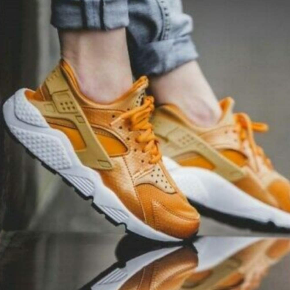 Women's Air Huarache Run "Gold Dart"